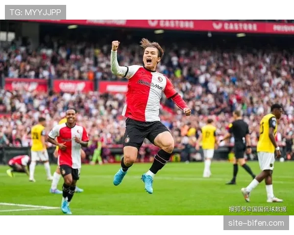 费耶诺德5-1大胜前进之鹰 展现强大进攻火力